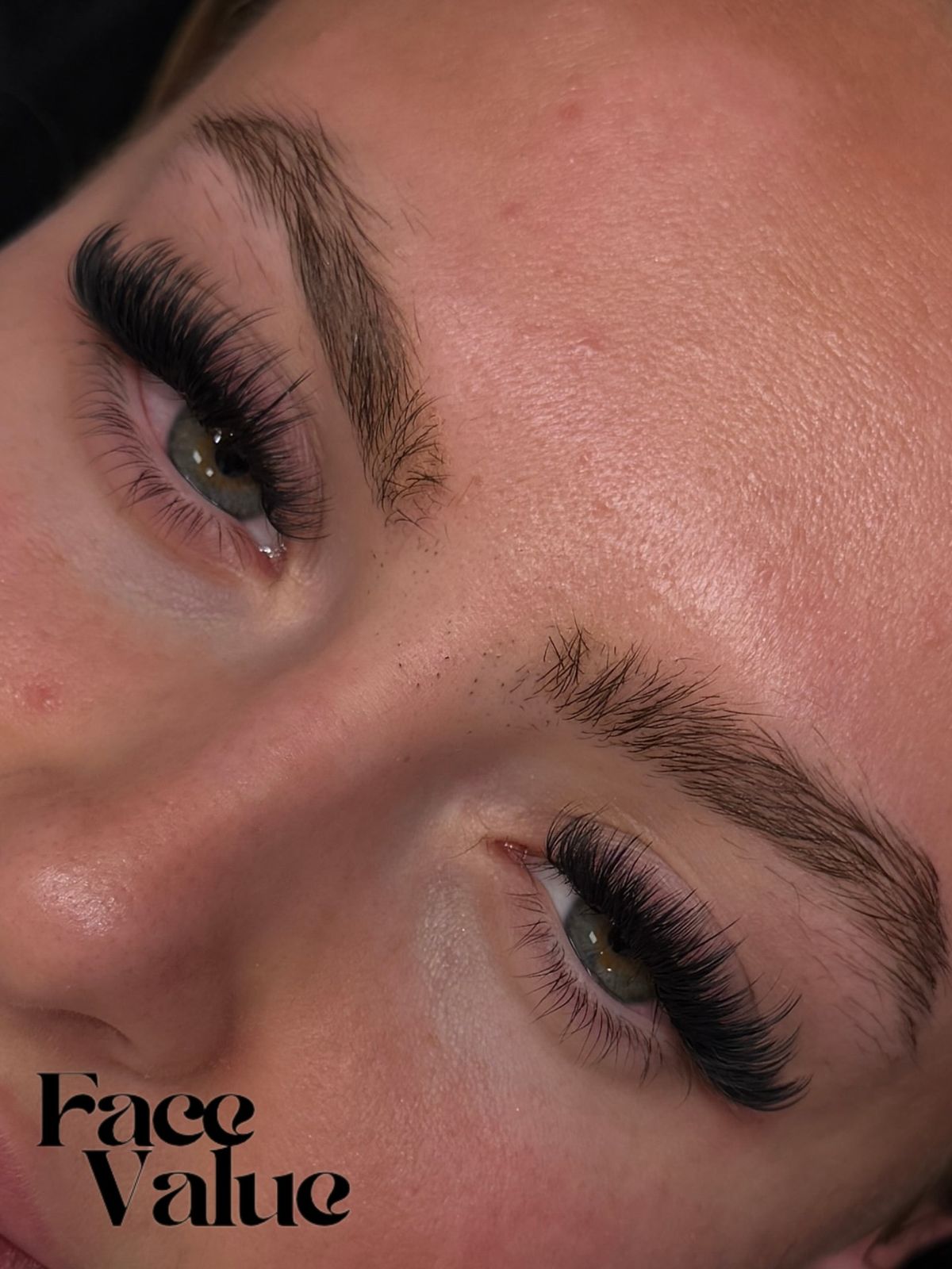 Wispy lash set, both eyes