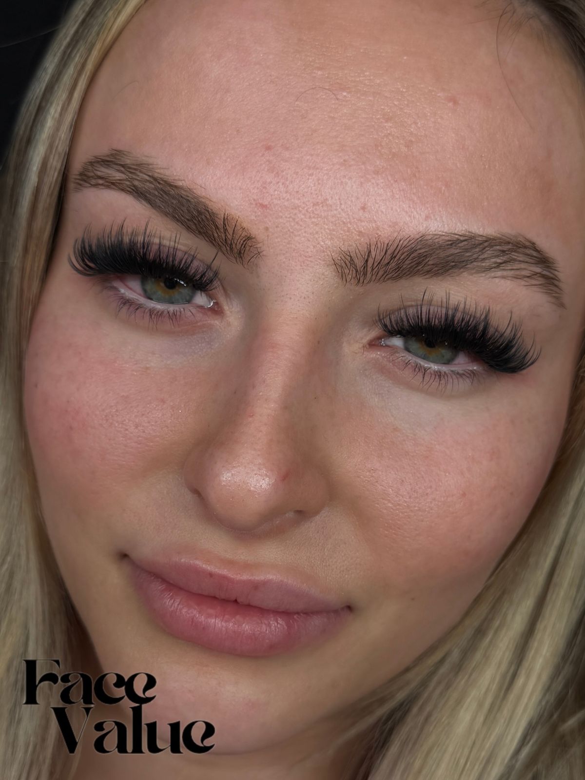 Natural lash set on a client